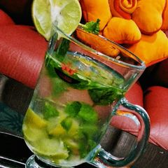 A picture of Mojito with salsa.