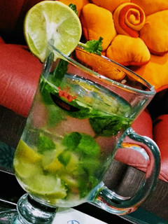 A picture of Mojito with salsa.