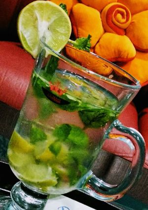 A picture of Mojito with salsa.