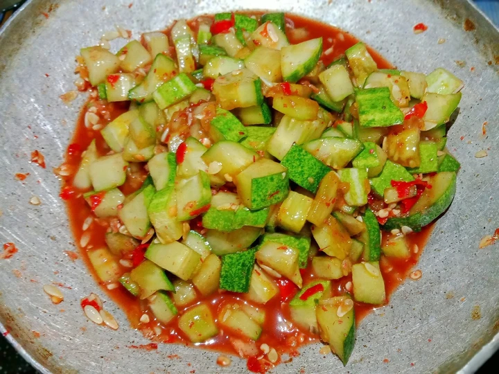 Langkah Gampang Menyiapkan Resep  Reuceuh bonteng (rujak timun) yang Lezat, Lezat Sekali