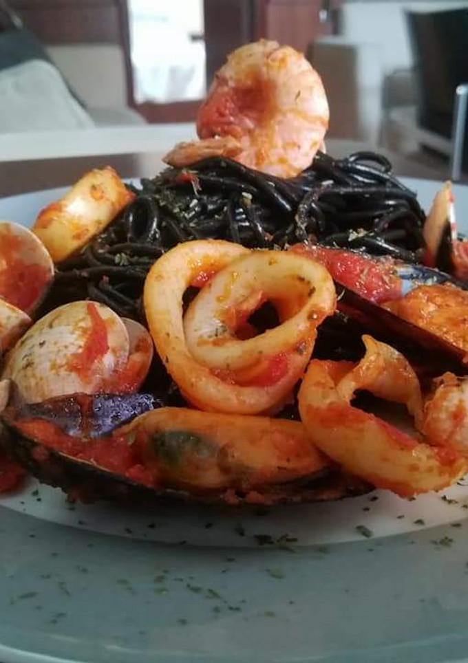 Una foto de Frutti di mare con spaghetti Nero