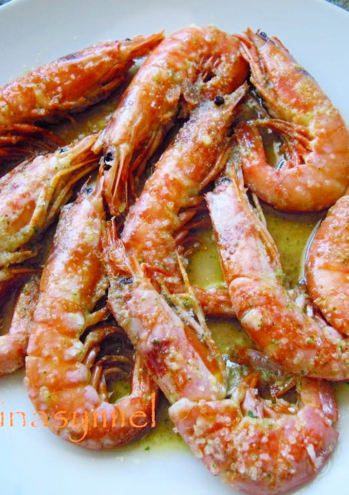 Una foto de Gambas al horno en salsa verde