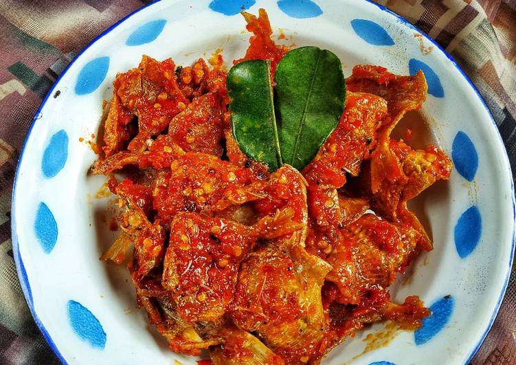 Resep Balado Ikan Asin Tawar oleh indri Wahyuningsih