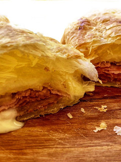 Foto di Rotolo di sfoglia filante con prosciutto e patate