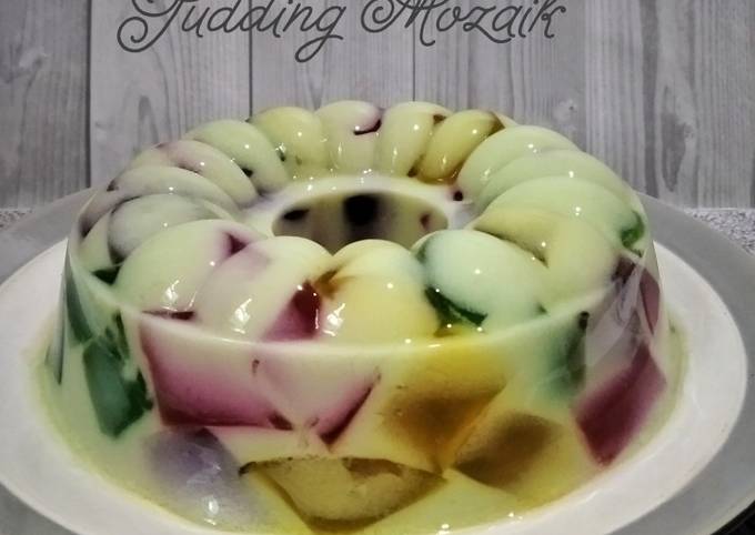 <em>Pudding Mozaik</em>