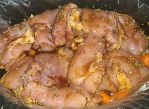 A picture of Honey garlic chicken in slow cooker.