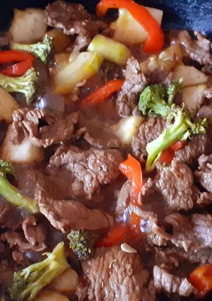 Una foto de Carnes con vegetales