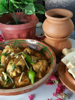 A picture of Yummy kadahi with tandoori roti.