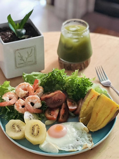 蝦仁生菜沙拉早午餐盤 的食譜成品照片
