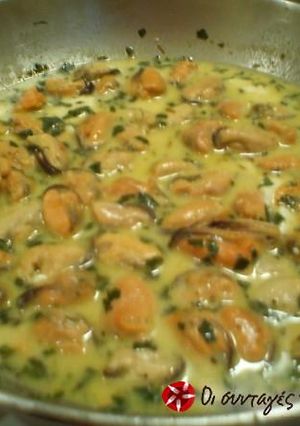 A picture of Mussels saganaki with mustard.