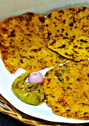 A picture of Mooli methi makai Thepla.
