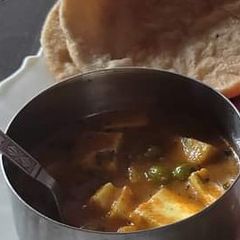 A picture of Matar paneer.