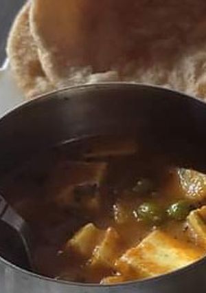 A picture of Matar paneer.