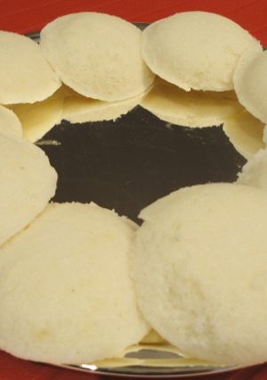 A picture of Idli இட்லி.