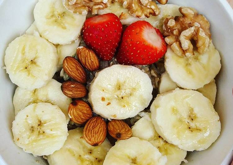 Porridge di avena con frutta