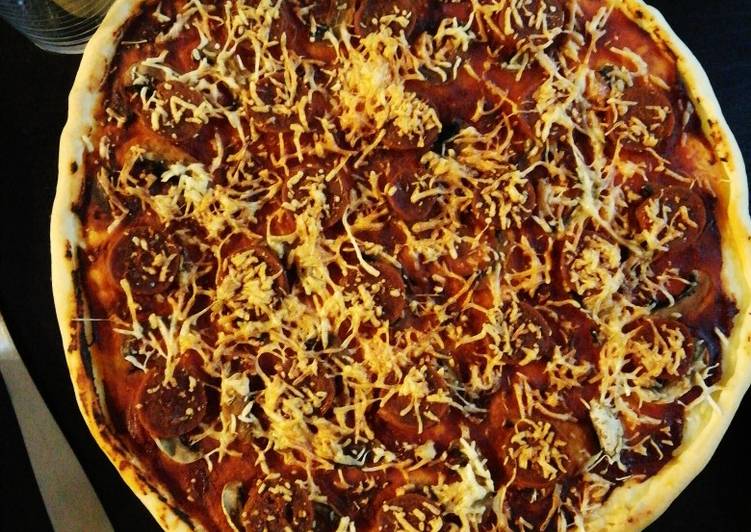 Pizza chorizo-champignons