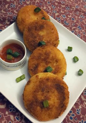 A picture of Cheesy chicken bread cutles.
