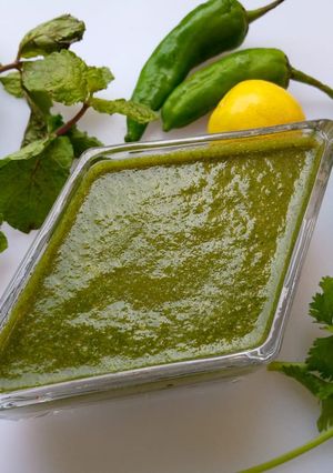 A picture of Green chutney.