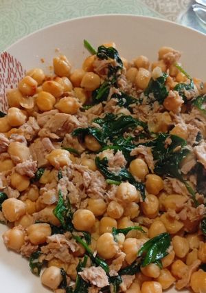 Una foto de Garbanzos con Espinacas y Atún