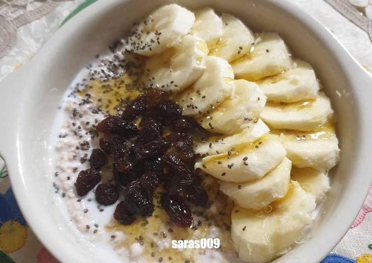 Oatmeal banana yoghurt (healthy brakfast)