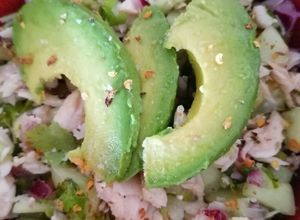 Una foto de Ceviche con pescado cocinado