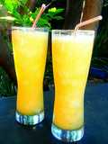 Batido frappé de piña, mango y jengibre