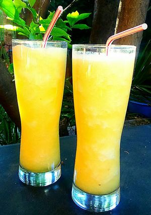Una foto de Batido frappé de piña, mango y jengibre