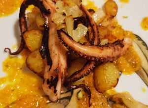 Foto di Polipo e patate su crema di zucca Io ❤️ la mia airfryer