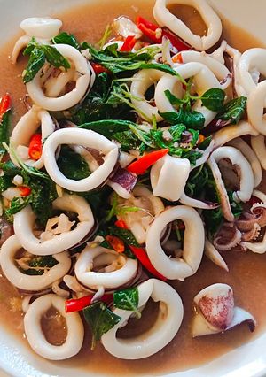 รูปของ "กะเพราปลาหมึก" 🦑🌿🌶️🧄