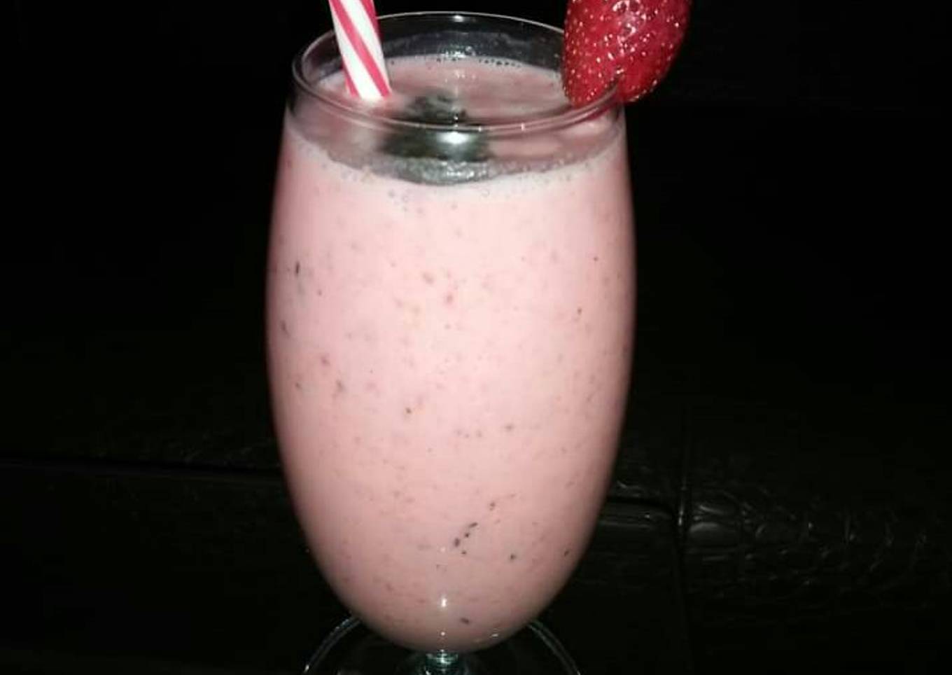 (Hand made) Strawberry Samoothie🍓🍸