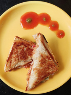 મેયો સેન્ડવિચ(Mayo Sandwich Recipe in Gujarati) રેસીપી મુખ્ય ફોટો