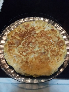 Una foto de Hoy ha tocado tortilla de patatas fritas de bolsa por el chef Dav