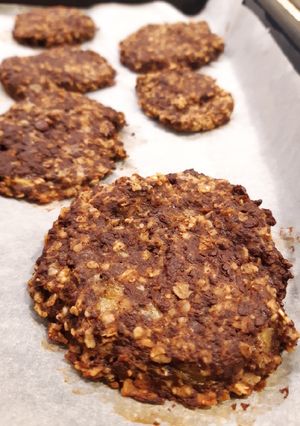 Foto di Biscotti vegani con avena, banane e cioccolato