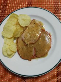 Una foto de Lomo al ajillo en salsa