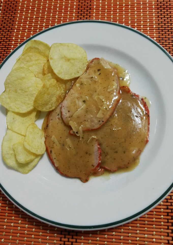 Una foto de Lomo al ajillo en salsa