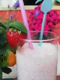 Batido de fresas, kumquats y hierbabuena 🍓🍊🍃