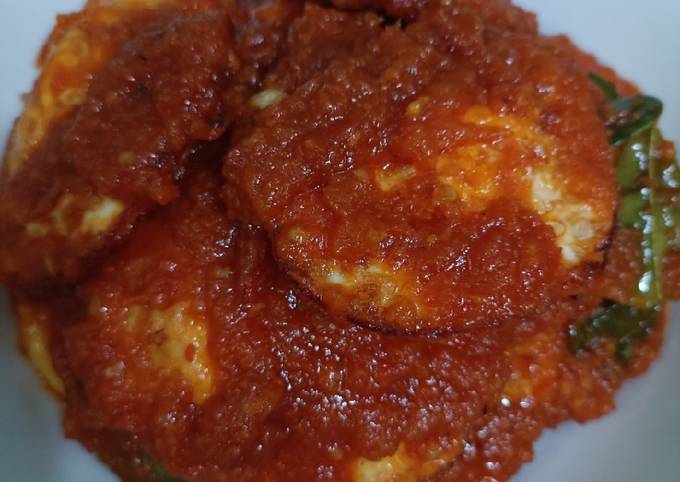 Resep Telur Ceplok Balado: Kelezatan Pedas Manis dalam Telur Rebus