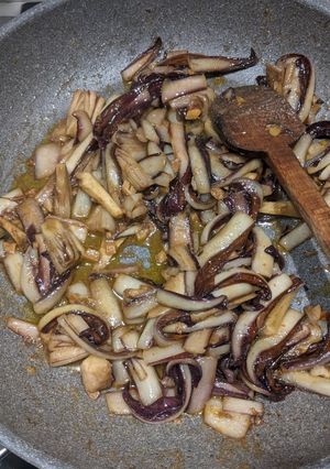 Foto di Pasta con radicchio rosso, acciughe e mozzarella di búfala