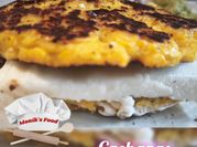 Una foto de cachapa con queso