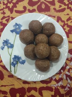 शेंगदाण्याचे लाडू (Shengdana Ladoo Recipe In Marathi) रेसिपी चे मुख्य फोटो 