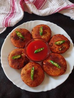 लेफ्ट ओवर शकरकंद के कटलेट(left over shakarkand ke cutlet recipe in hindi) रेसिपी मुख्य फोटो