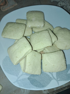 Una foto de Galletitas ricas, fáciles y con pocos ingredientes 🤤🥰