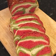A picture of Tricolour bread loaf.