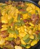 Paella de pollo y conejo