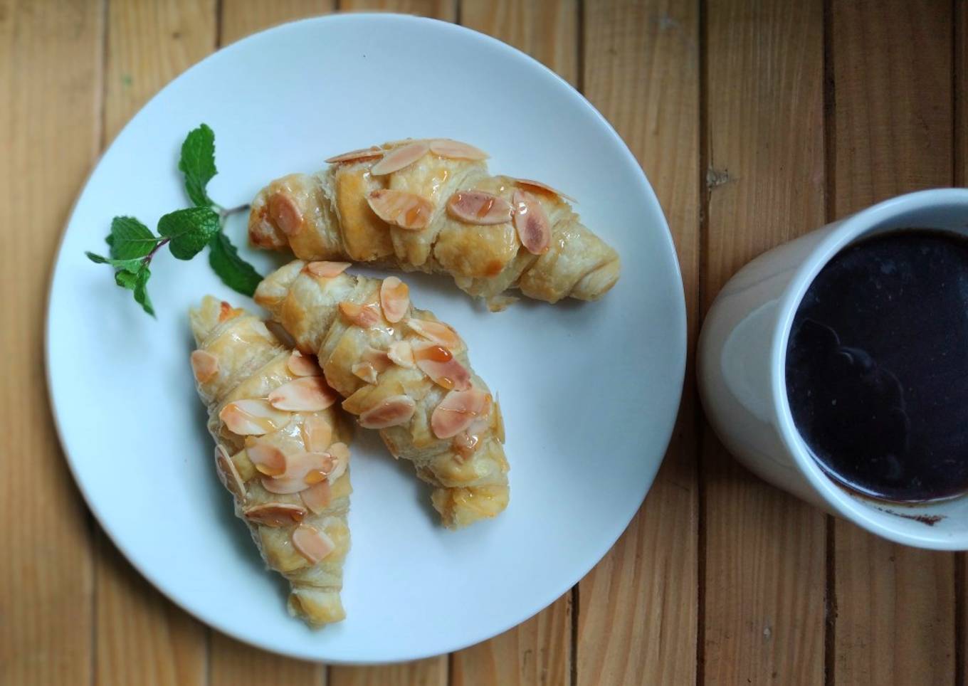 Croissant Almond - Keju