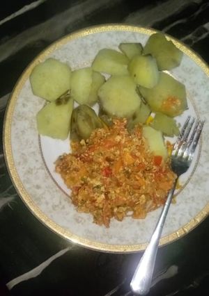A picture of Sweet potatoes with egg sauce.
