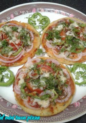 A picture of Moong dal mini tawa pizza.