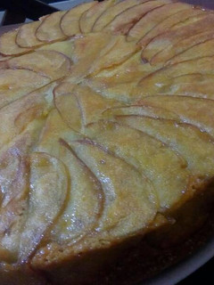 Una foto de Torta de manzana invertida