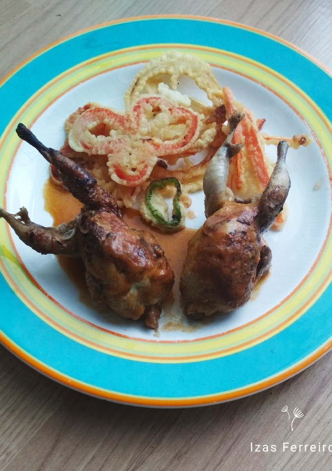 Una foto de Codornices al vino blanco con verduras en tempura