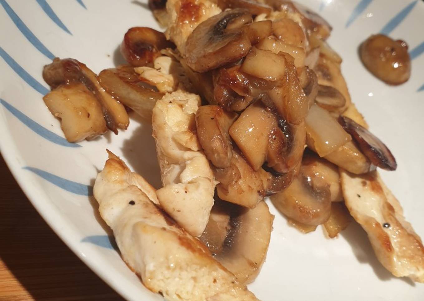 Pollo con champiñones